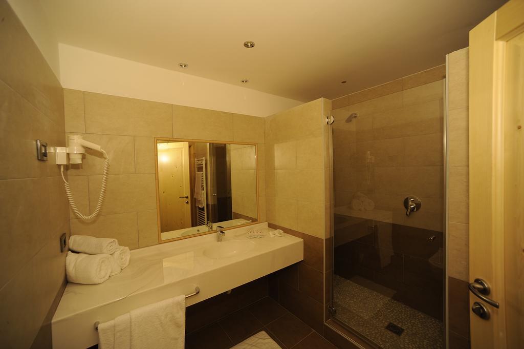 Hotel Belvedere Wellness & Family บาเซลกา ดิ ปีเน ภายนอก รูปภาพ